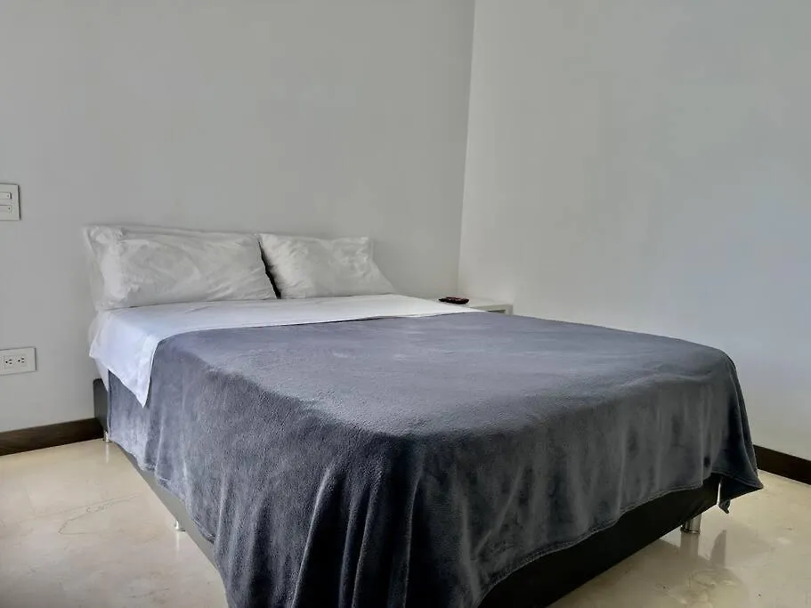 Apartamento 502 El Poblado: Beautiful & Ample Space For Families Medellín