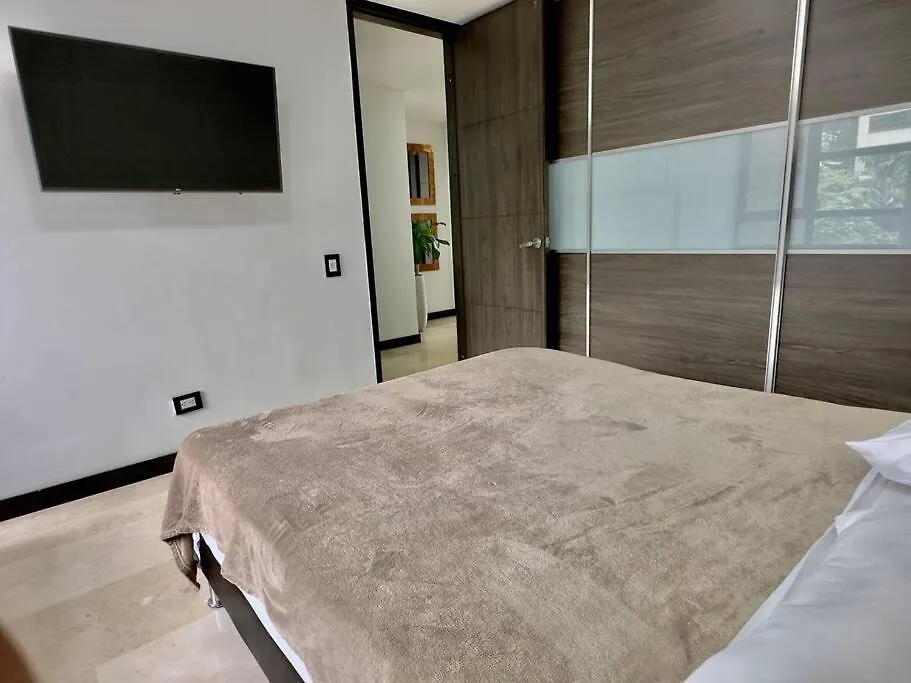 Apartamento 502 El Poblado: Beautiful & Ample Space For Families Medellín