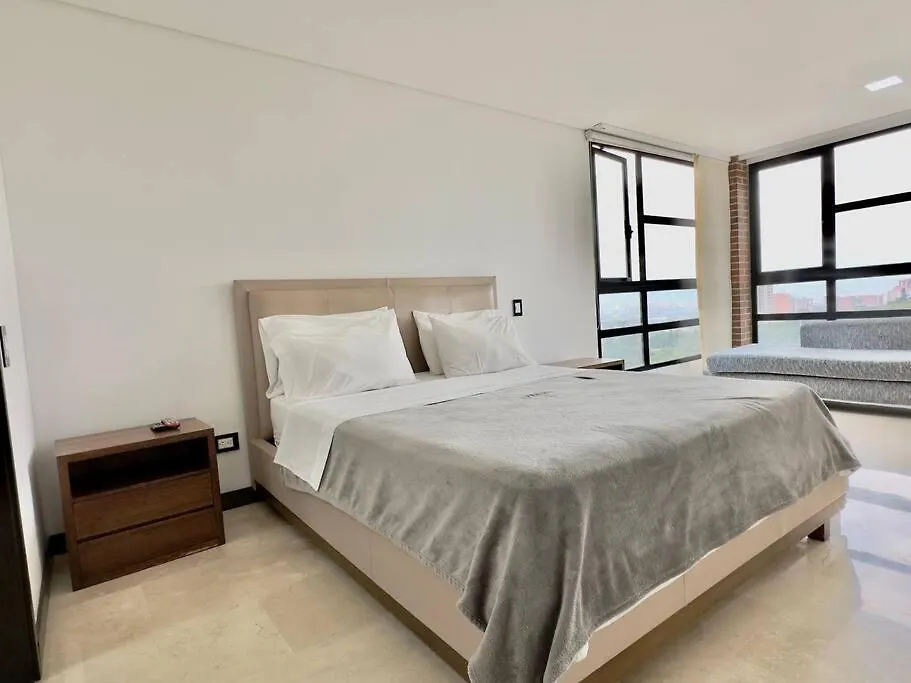 502 El Poblado: Beautiful & Ample Space For Families Medellín
